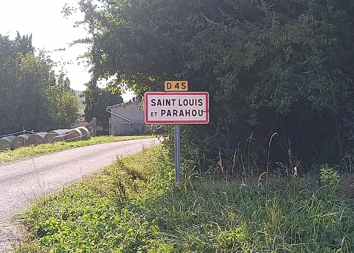 Prázdninový dům Maison Dans Village Rural Saint-Louis-et-Parahou